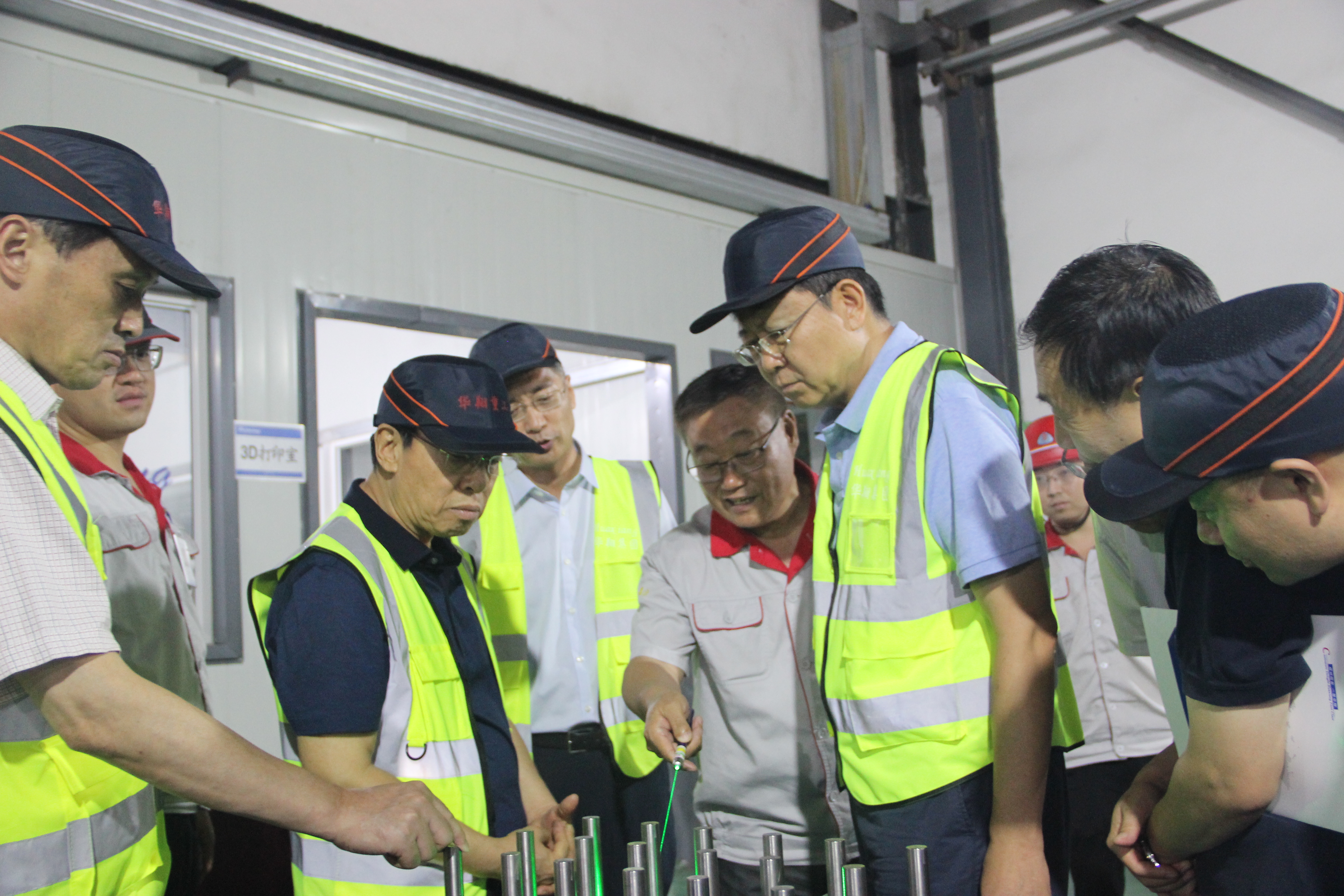 山西省人民政府原副省長(zhǎng)、中國(guó)生產(chǎn)力學(xué)會(huì)會(huì)長(zhǎng)、山西省資源型經(jīng)濟(jì)轉(zhuǎn)型促進(jìn)會(huì)總顧問(wèn)牛仁亮一行蒞臨我司調(diào)研